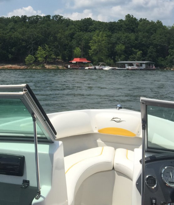 Pizza Hut on Table Rock Lake Boat Dock - Really Fun Place to take kids while vacationing - Don't forget to feed the fish!